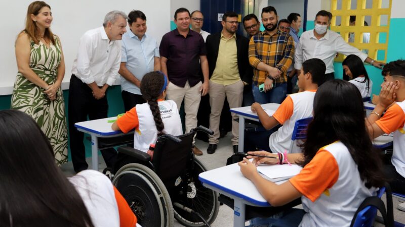 Marcando o início do segundo semestre letivo, Sarto entrega escola requalificada no Vila União