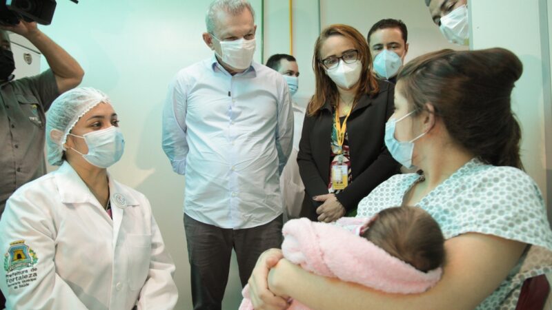 Prefeito José Sarto participa do Dia D de Amamentação no Hospital Nossa Senhora da Conceição