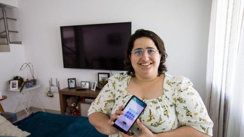Mulher desiste de comprar carro e opta por placa solar: ‘conta de luz passou de R$ 800 para R$ 90’