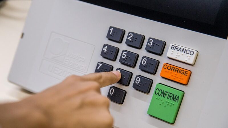 Por que nas últimas eleições em média 2 milhões de cearenses não escolhem um candidato a governador?