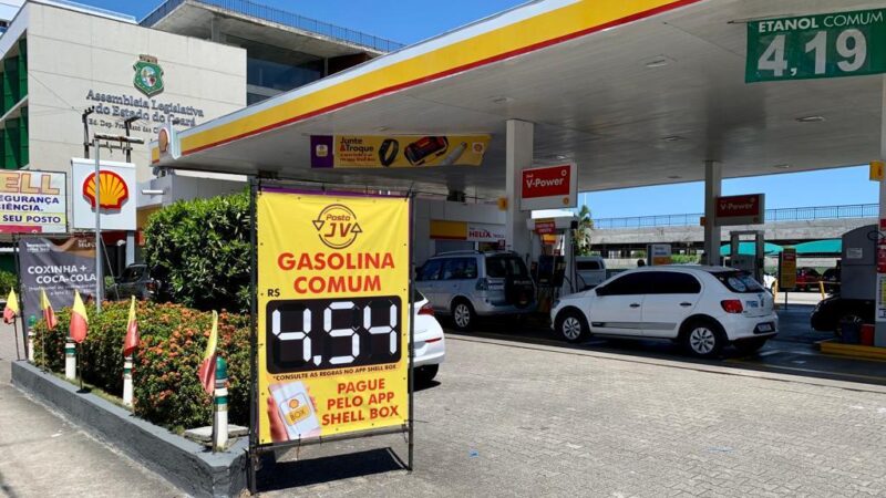 Preço da gasolina chega a R$ 4,54 em Fortaleza; veja onde está mais barato