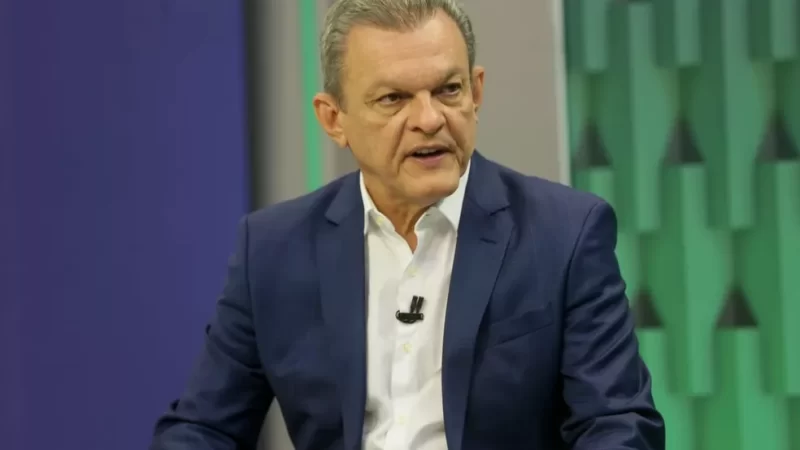 Prefeito assina ordem de serviço para requalificação de seis escolas municipais