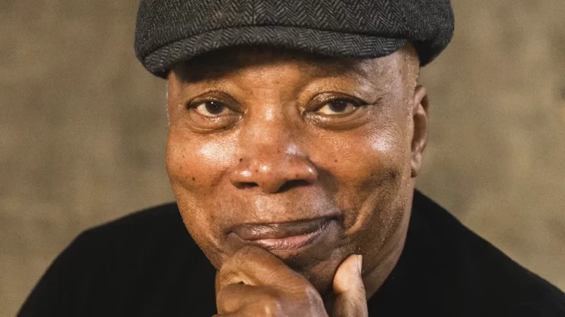 Milton Nascimento chega aos 80 anos com aura sagrada pelo canto e pela obra construída com fé no povo da raça Brasil