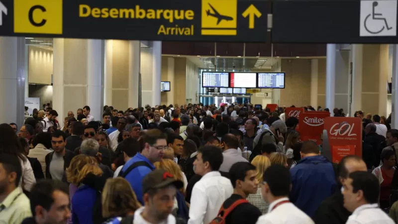 Voo atrasado ou cancelado? Saiba quais são os direitos dos passageiros