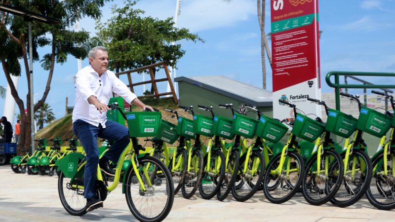 Prefeito entrega 80 novas bikes do Bicicletar e inaugura mais uma estação para o público infantil