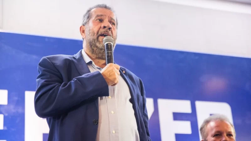 No Ceará, Carlos Lupi inicia diálogos no PDT para definir posição em relação ao governo Elmano