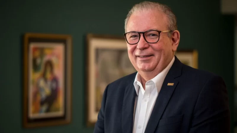 Empresário Ricardo Cavalcante é homenageado com o Troféu Sereia de Ouro