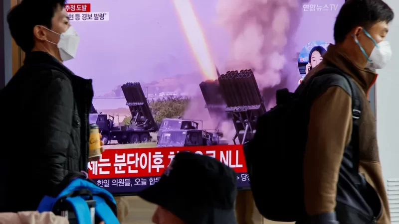 Coreia do Norte lança míssil intercontinental, e Japão pede que moradores busquem abrigo