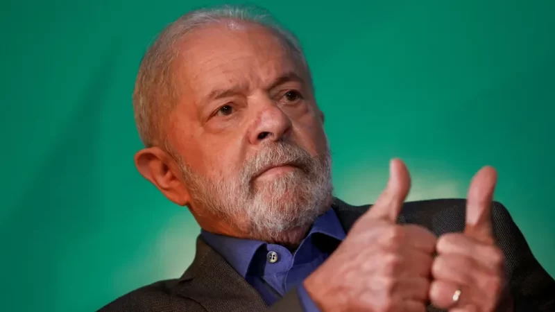 Lula deseja feliz Natal ao país e lembra que muitas famílias não terão o que comemorar por causa da fome