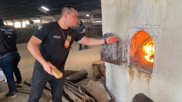 Polícia Civil incinera mais de uma tonelada de drogas apreendidas no Ceará