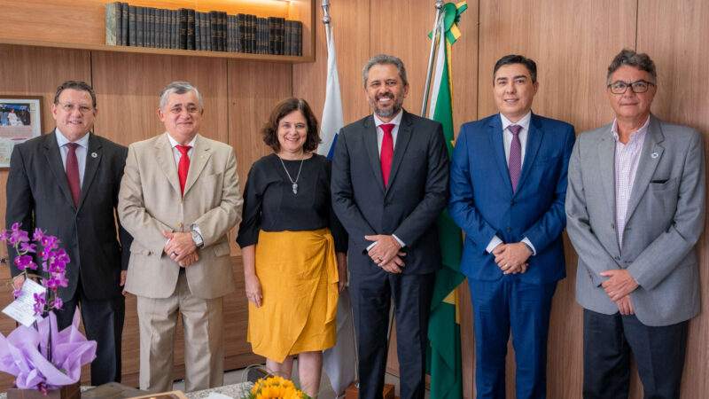 Governador Elmano de Freitas se reúne com ministra da Saúde para tratar da redução da fila de cirurgias no Ceará