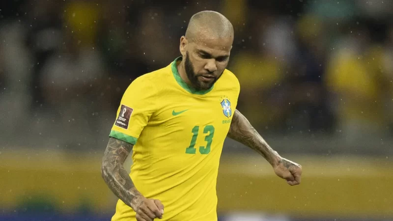 Jogador Dani Alves é detido na Espanha