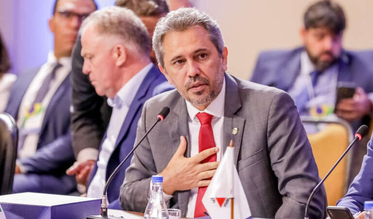 Governador Elmano de Freitas defende pacto federativo na Fórum Nacional dos Governadores em Brasília
