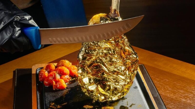 Quanto custa o luxuoso prato de carne com ouro 24 quilates em Fortaleza?