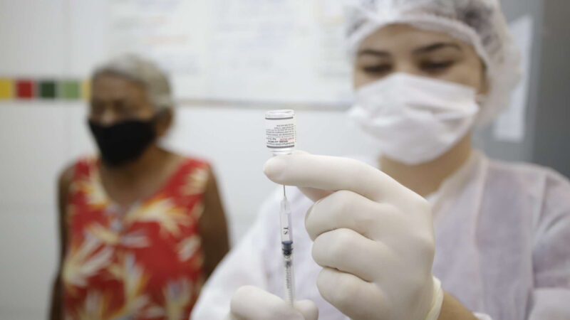 Ceará inicia aplicação da vacina bivalente contra covid-19