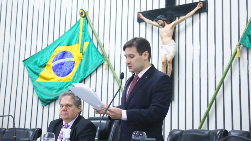 Sessenta e dois projetos de parlamentares começam a tramitar na Alece