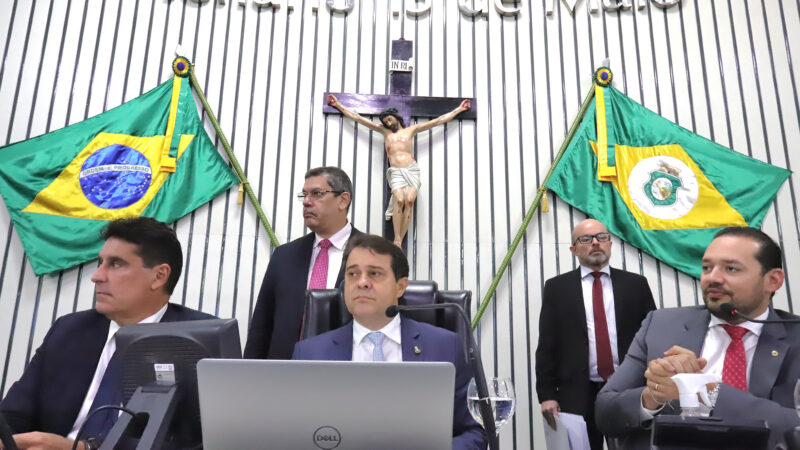 Reforma administrativa do Executivo e oito projetos são aprovados na Alece