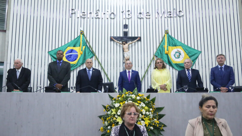 Alece homenageia representantes comerciais cearenses