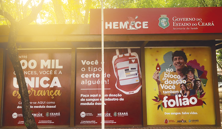 Em clima de Carnaval, Hemoce reabre posto de coleta na Praça das Flores