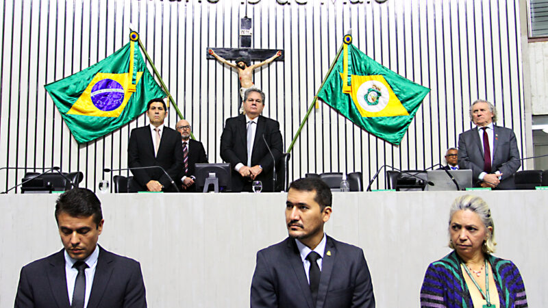 Alece suspende sessão pelo falecimento do ex-deputado Humberto Macário