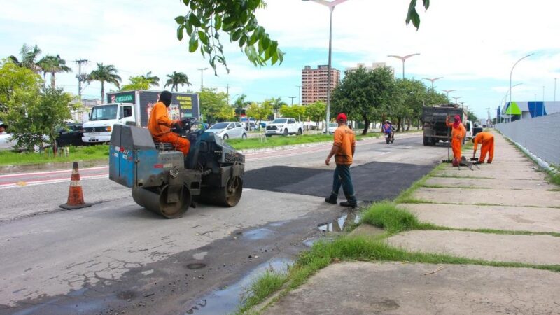 Prefeitura intensifica tapa-buraco nas principais vias de Fortaleza por onde passam 2,3 milhões de veículos por dia