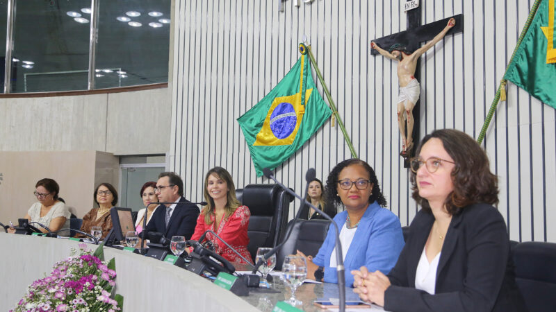 Solenidade na Alece celebra 75 anos da Faculdade de Medicina da UFC