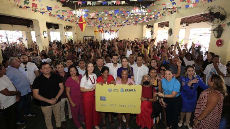 Primeira-dama participa das entregas dos cartões Ceará Sem Fome em Fortaleza e RMF