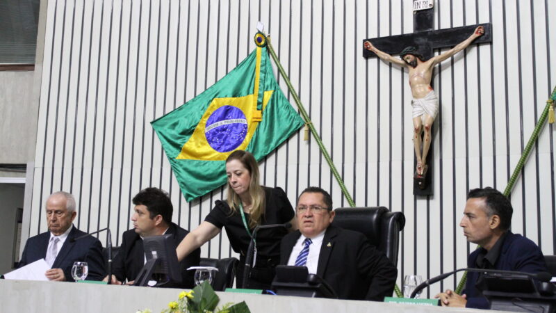 Ceramistas são homenageados durante sessão solene na Alece