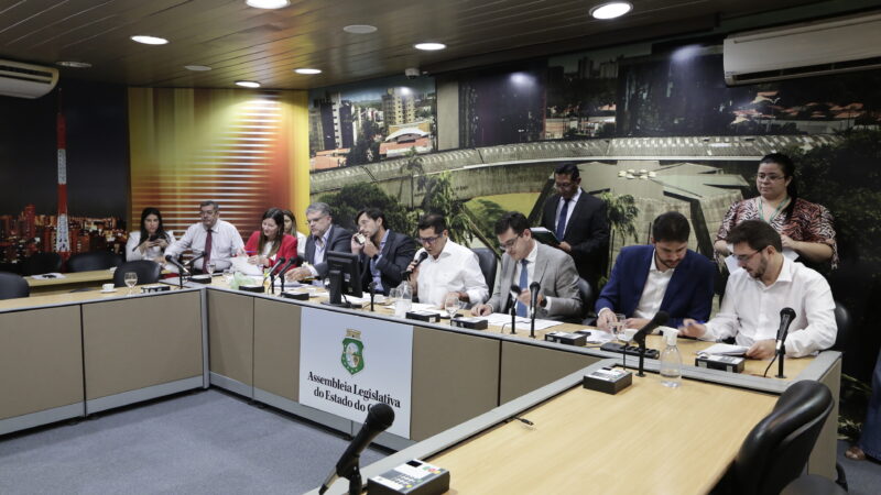 CCJR realiza reunião e aprova oito projetos de lei e sete de indicação de parlamentares