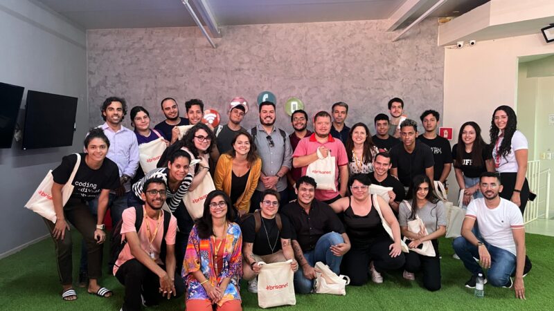 Alunos do Juventude Digital visitam sede da Brisanet