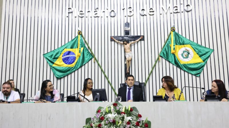 Solenidade na Alece presta homenagem ao Dia do Educador Social