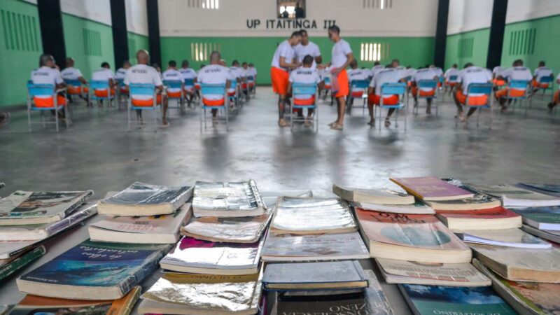 Projeto Livro Aberto aplica prova do mês de agosto a 10.350 internos de 28 unidades prisionais do Ceará
