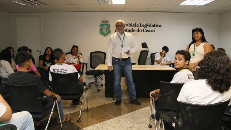 Escolas de Fortaleza e Maracanaú visitam a Alece nesta quinta-feira