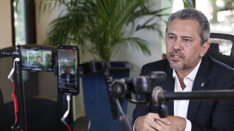 Tratamento do câncer deve ser implementado em todas regiões do Ceará, afirma governador