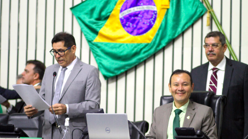 Dois projetos do Executivo e 21 de parlamentares tramitam na Alece