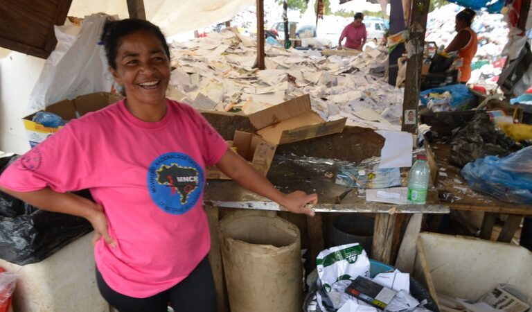 Governo Federal lança pesquisa sobre mulheres catadoras de material reciclável