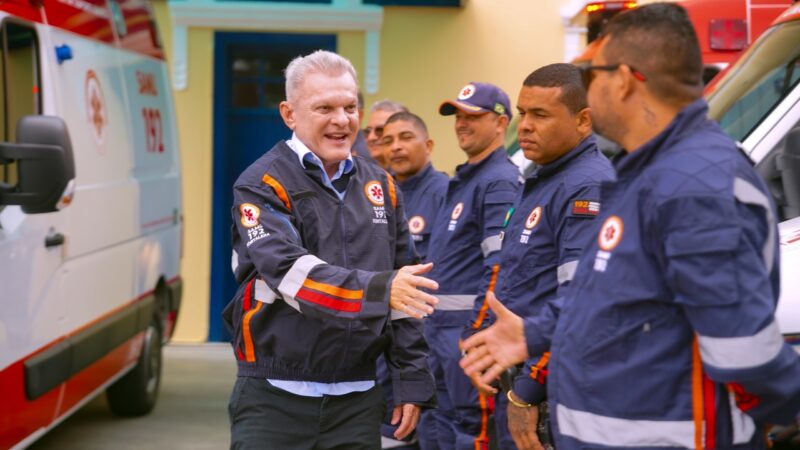 Sarto entrega sete novas ambulâncias para atendimento do Samu Fortaleza