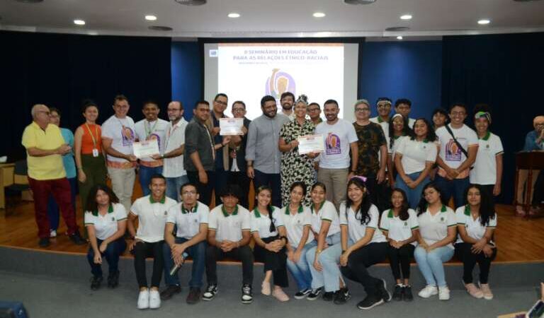 Entrega do Selo Escola Antirracista marca encerramento do Seminário Étnico-Racial