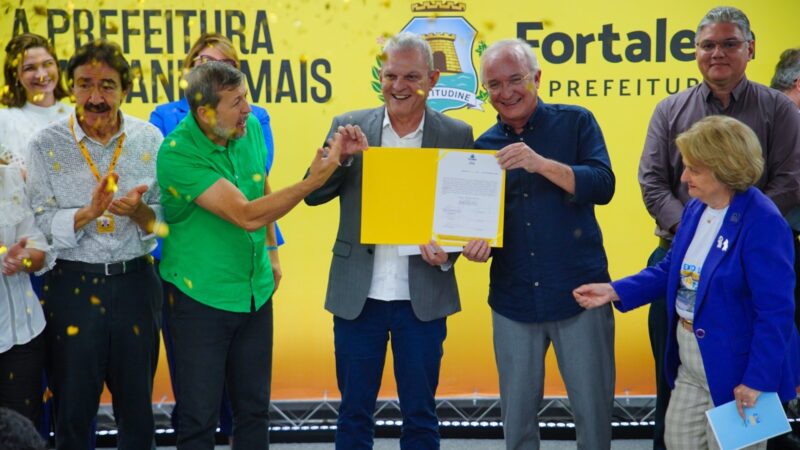 Sarto assina decreto que regulamenta a Escola de Saúde Pública de Fortaleza e Gerência Especial de Saúde Bucal