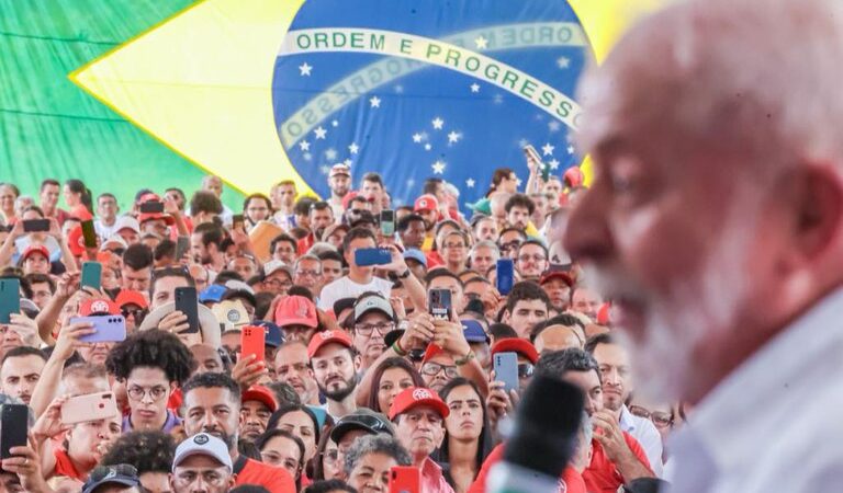 Lula participa de lançamento de conjunto habitacional em SP e anuncia novas universidades