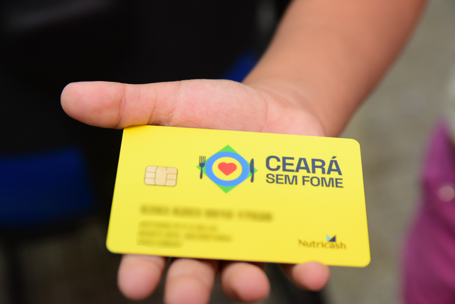 Governo do Ceará realiza entrega de cartões Ceará Sem Fome remanescentes em Fortaleza
