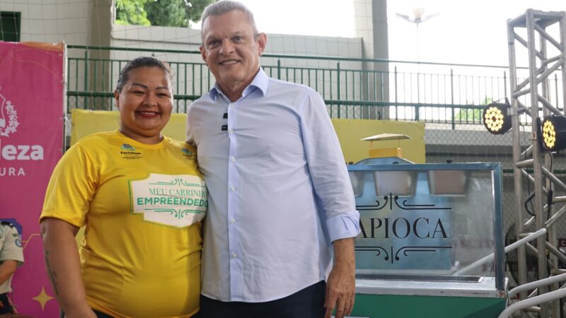 Prefeito José Sarto entrega 80 unidades do Projeto Meu Carrinho Empreendedor