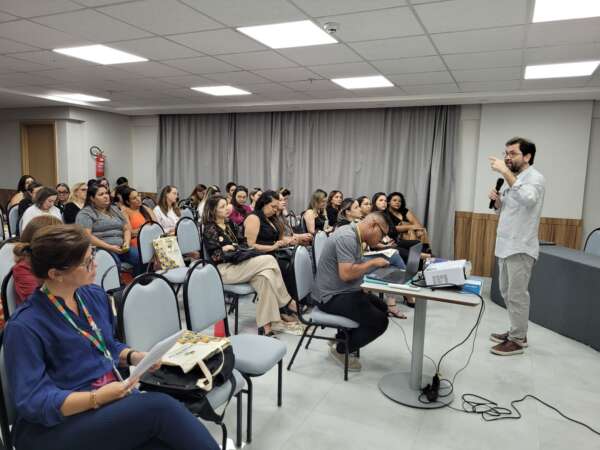 Saúde do Ceará realiza simpósio sobre a importância da vacinação; evento segue nesta quarta-feira (24)