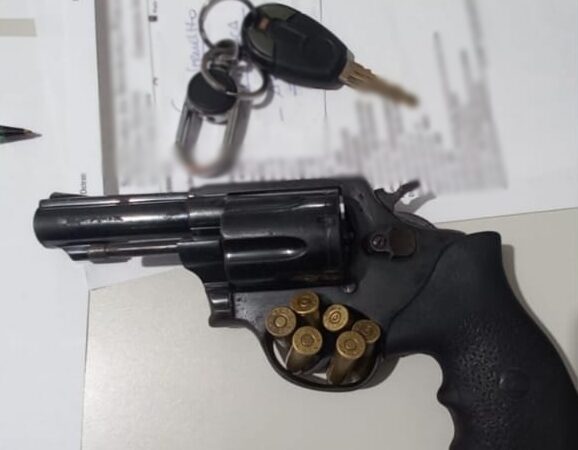 Com apoio do Nuvid/Ciops/SSPDS, PMCE captura trio, apreende arma de fogo, recupera veículos e bens roubados