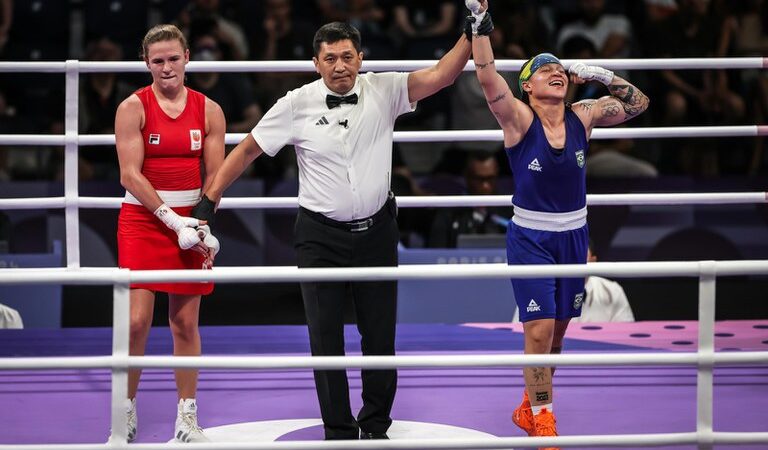 Bia Ferreira garante o bronze e segue na disputa pelo ouro no boxe