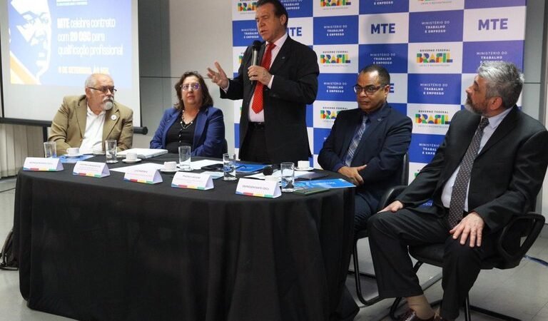 MTE firma parceria com Organizações da Sociedade Civil para qualificação de 15 mil jovens