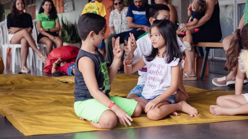Cultura do Acesso: Bece amplia a acessibilidade em atividades infantis com tradução em Libras aos sábados