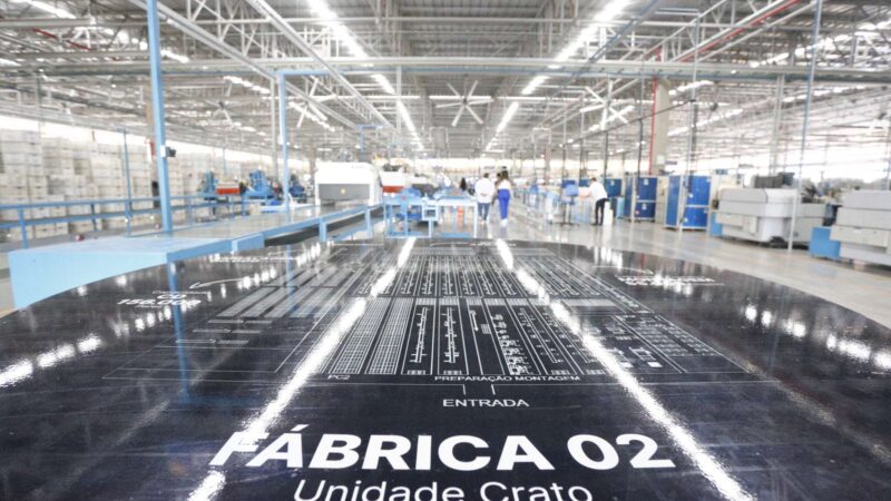Gerando cerca de mil empregos, Governo do Ceará participa da inauguração de segunda unidade de fábrica de sapatos no Crato