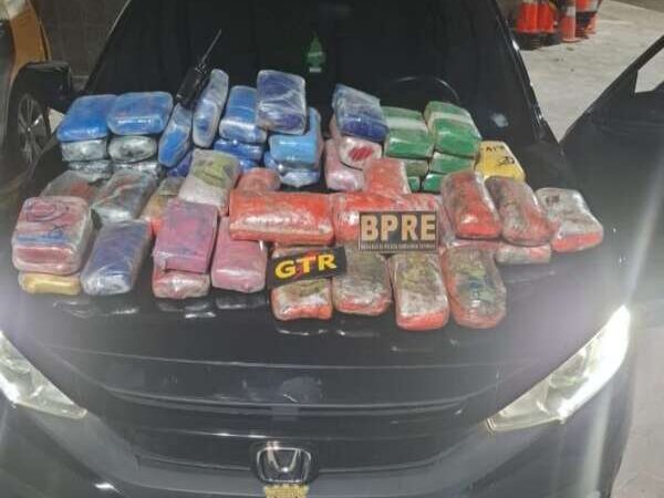 Em ação conjunta, PMCE e PRF apreendem 57kg de drogas em porta-malas de veículo em Paracuru
