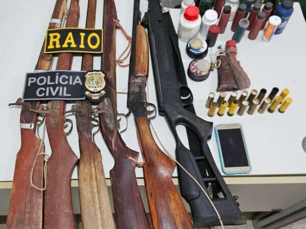 Ação conjunta resulta em seis armas de fogo apreendidas e suspeito preso em Pedra Branca